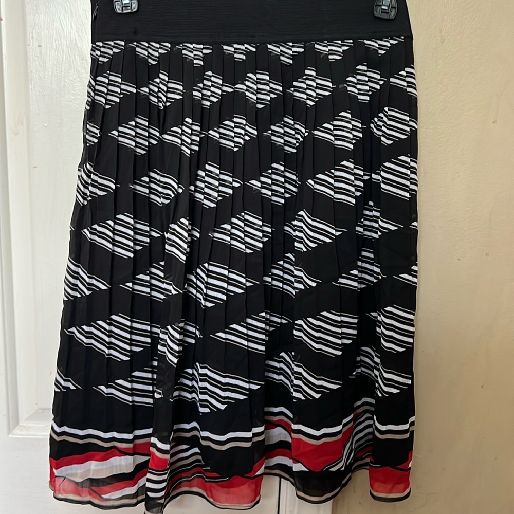 White House black market skirt size 2